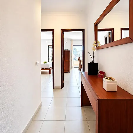 Vista Mar & Piscina Pulse *
